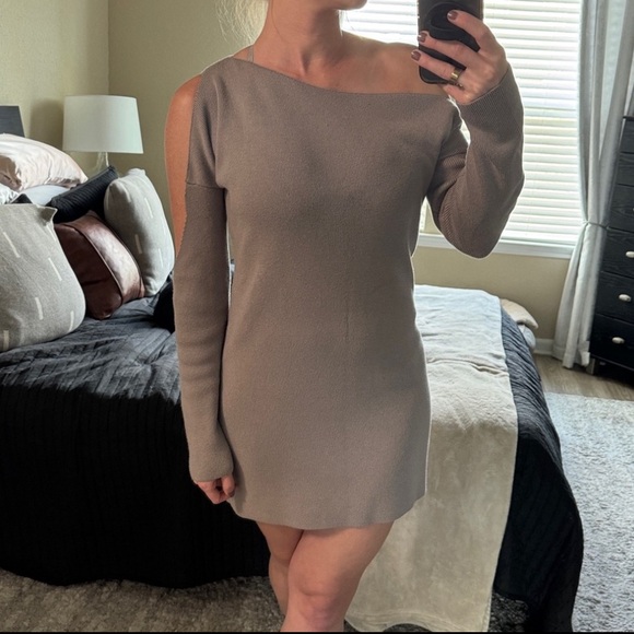 Tobi - Cold shoulder sweater dress - small - Picture 1 of 3